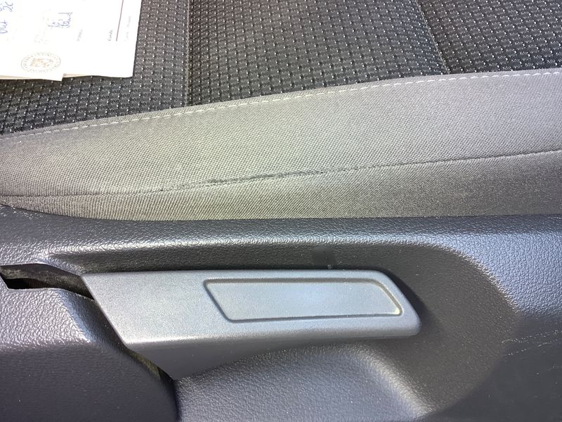 Volkswagen Touran 2.0 TDI Comfortline 2011 – снимка 33
