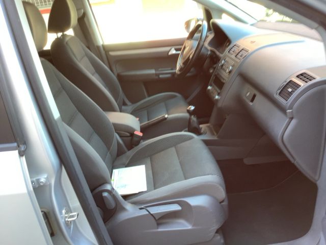 Volkswagen Touran 2.0 TDI Comfortline 2011 – снимка 17