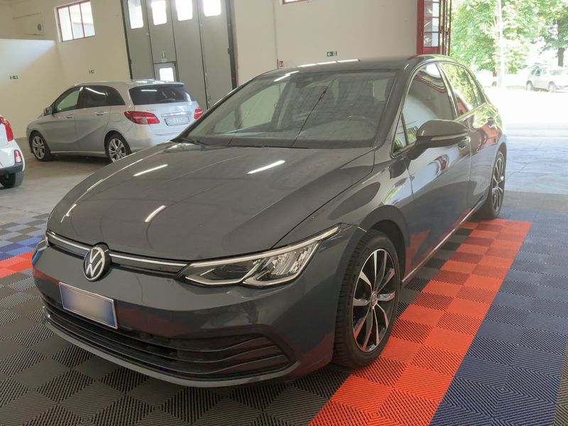 Volkswagen Golf VIII 2.0 TDI Life 2020 – снимка 1
