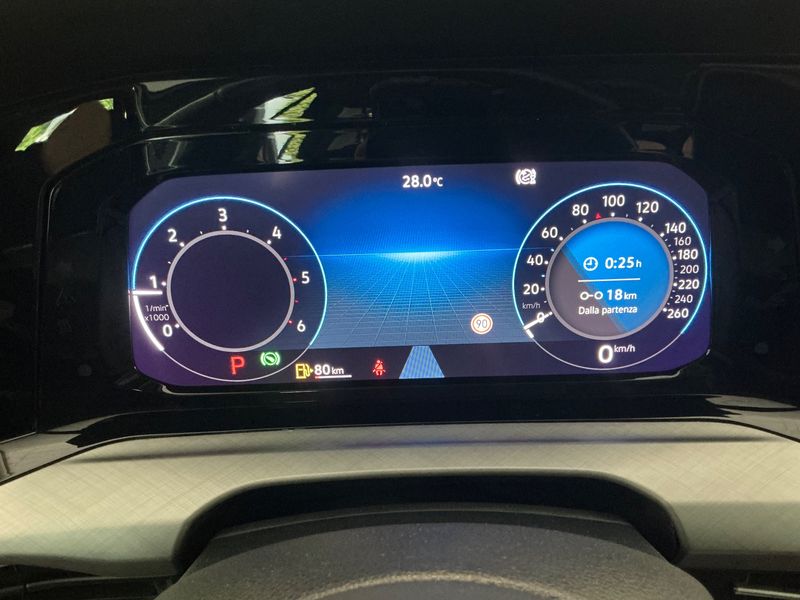 Volkswagen Golf VIII 2.0 TDI Life 2020 – снимка 18