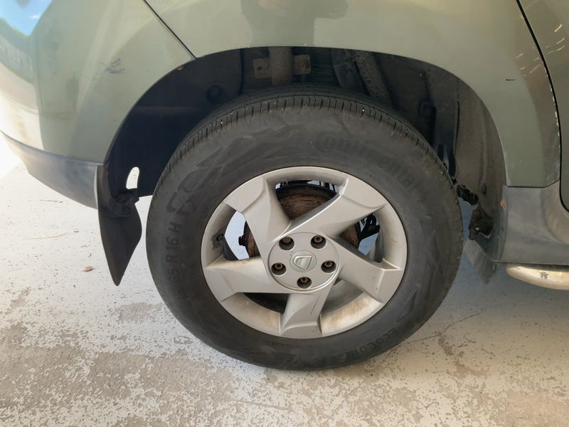 Dacia Duster 1.5 dCi Laureate 4x4 2013 – снимка 9
