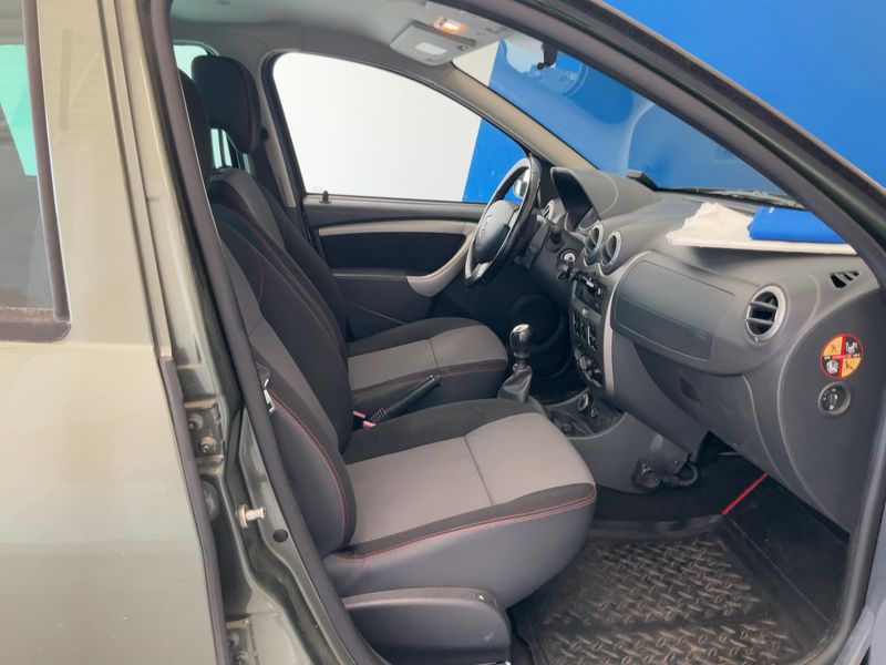 Dacia Duster 1.5 dCi Laureate 4x4 2013 – снимка 16