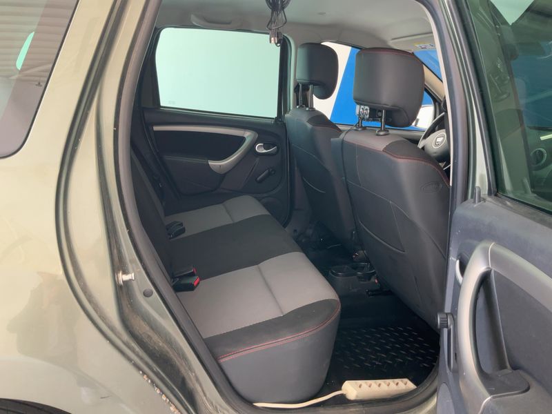 Dacia Duster 1.5 dCi Laureate 4x4 2013 – снимка 19