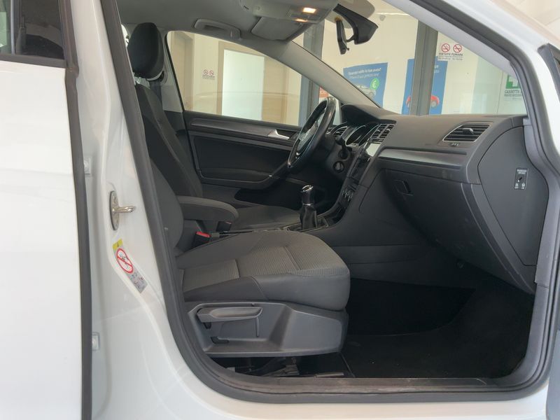 Volkswagen Golf VII 1.6 TDI Business BlueMotion Tech 2017 – снимка 16