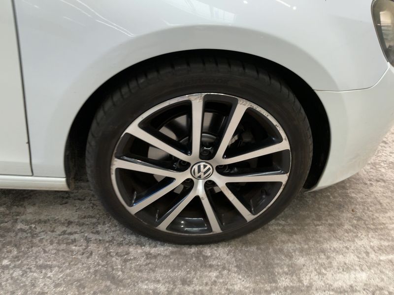 Volkswagen Golf VI 2.0 TDI BlueMotion Tech 2012 – снимка 19