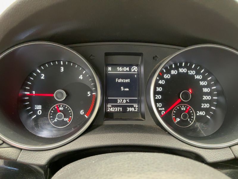 Volkswagen Golf VI 2.0 TDI BlueMotion Tech 2012 – снимка 13