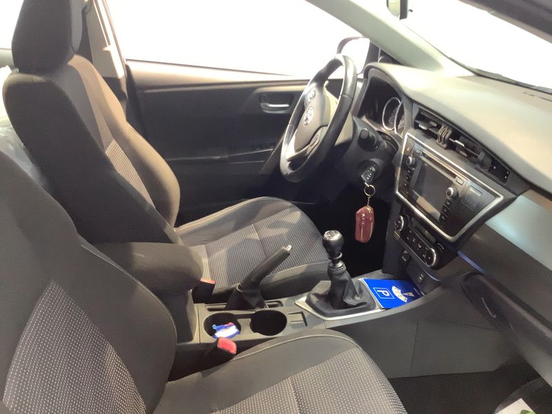 Toyota Auris Touring Sports 1.6 Life+ 2014 – снимка 17