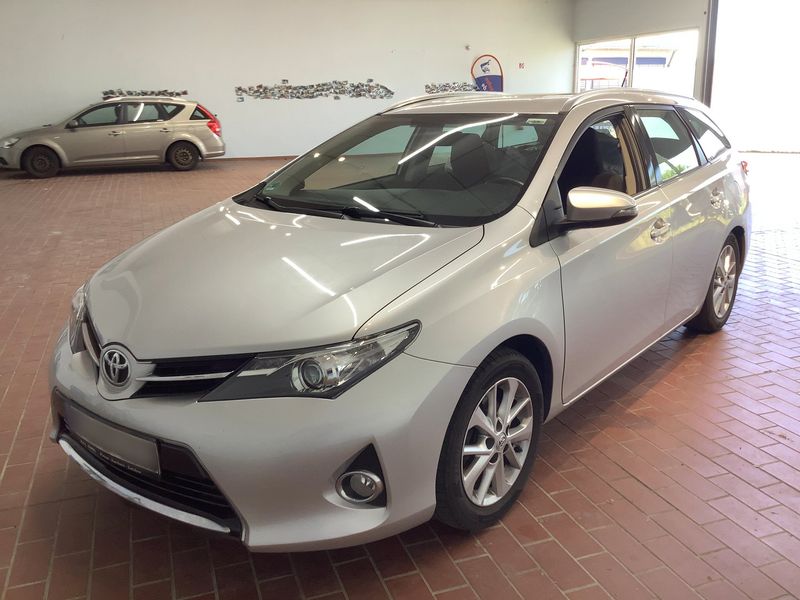 Toyota Auris Touring Sports 1.6 Life+ 2014 – снимка 1