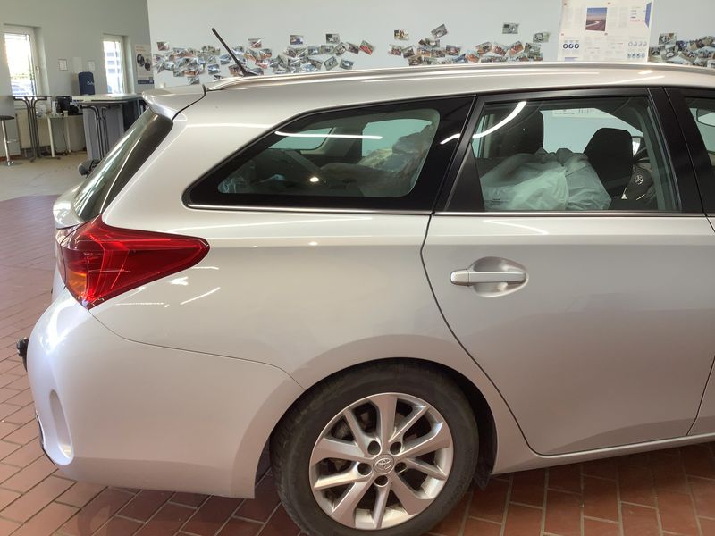 Toyota Auris Touring Sports 1.6 Life+ 2014 – снимка 8