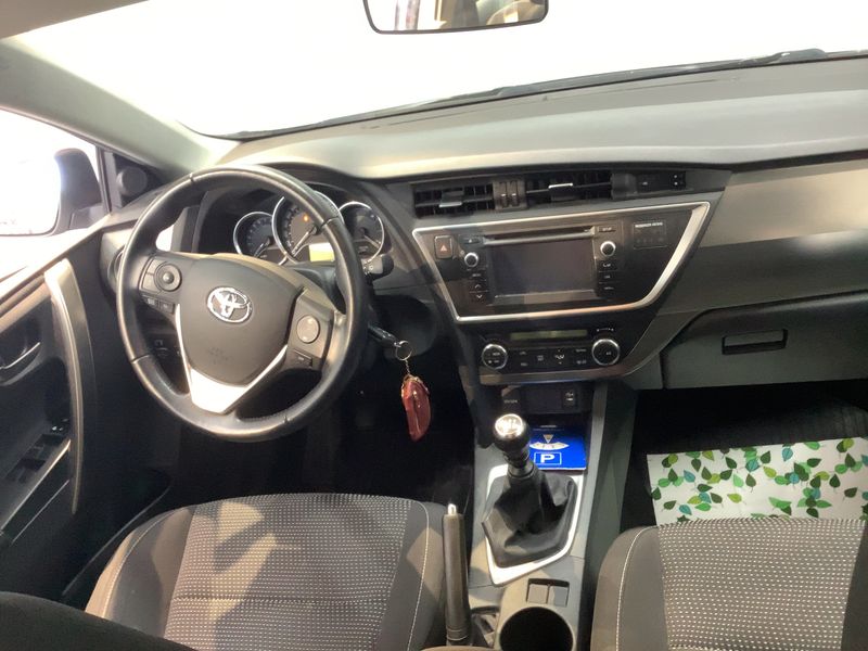 Toyota Auris Touring Sports 1.6 Life+ 2014 – снимка 18