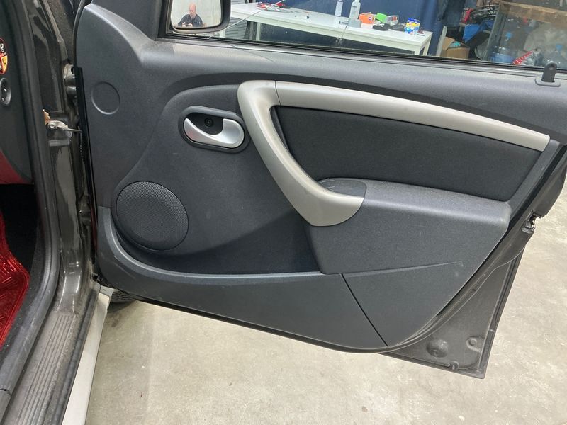 Dacia Duster 1.6 Basis 4x2 2013 – снимка 32