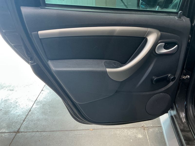 Dacia Duster 1.6 Basis 4x2 2013 – снимка 33