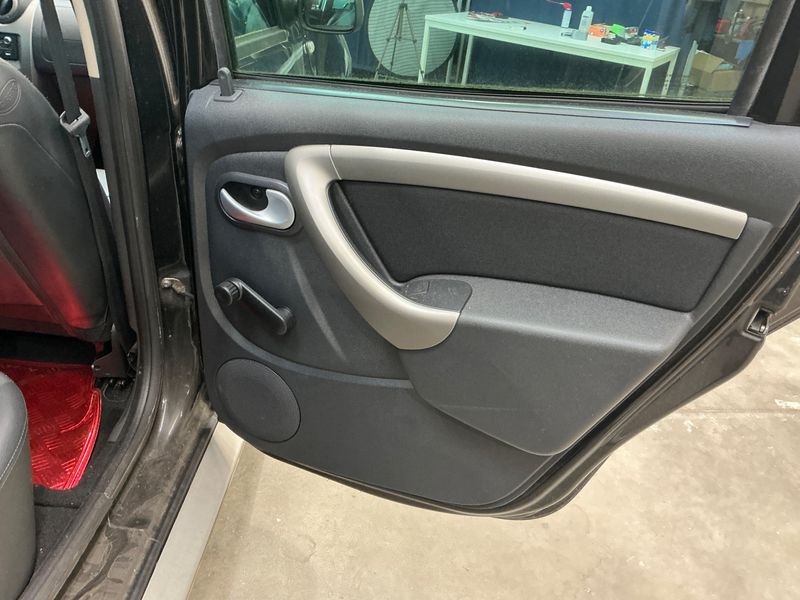 Dacia Duster 1.6 Basis 4x2 2013 – снимка 34
