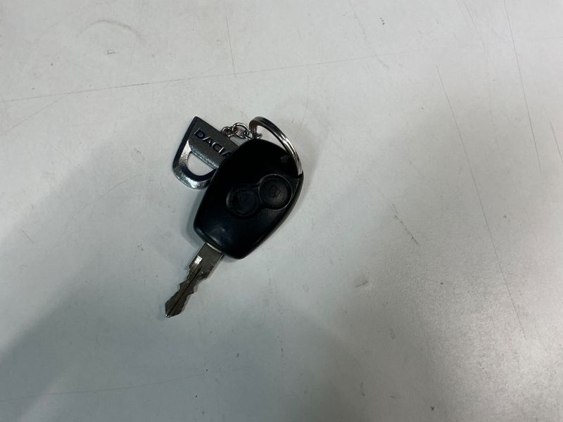 Dacia Duster 1.6 Basis 4x2 2013 – снимка 35