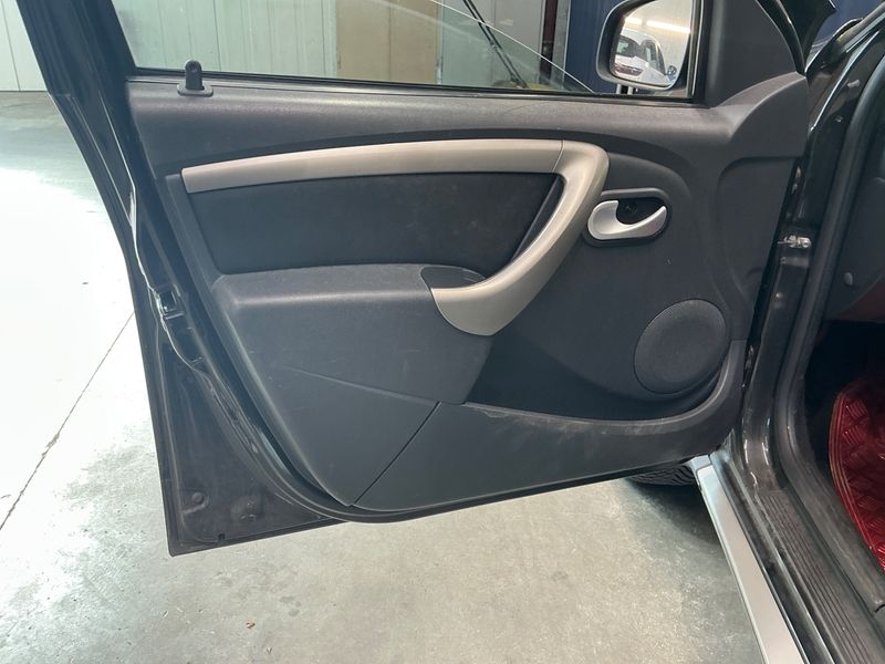 Dacia Duster 1.6 Basis 4x2 2013 – снимка 38