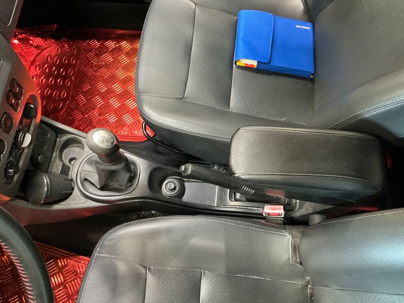 Dacia Duster 1.6 Basis 4x2 2013 – снимка 39