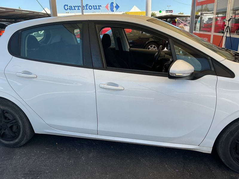 Peugeot 208 1.2 VTi Active 2012 – снимка 10