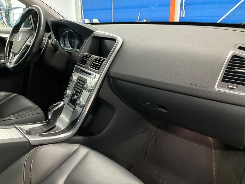 Volvo XC60 2.0 D4 Ocean Race 2WD 2014 – снимка 27