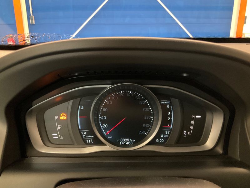 Volvo XC60 2.0 D4 Ocean Race 2WD 2014 – снимка 19
