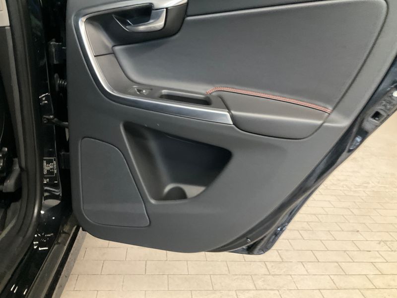 Volvo XC60 2.0 D4 Ocean Race 2WD 2014 – снимка 28