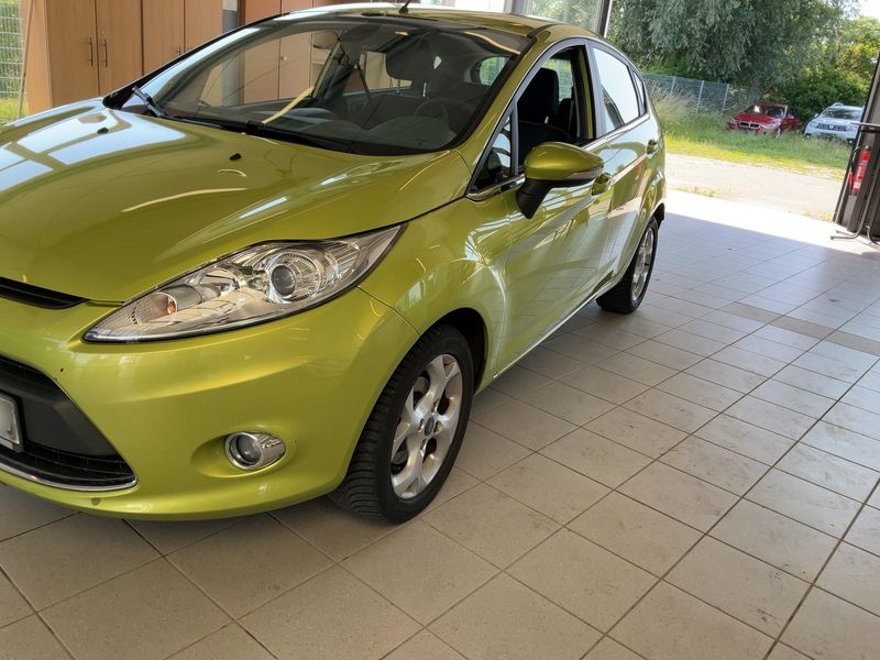 Ford Fiesta 1.4 Titanium 2010 – снимка 2