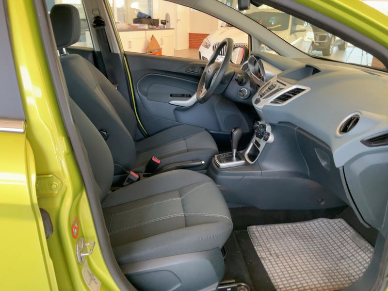 Ford Fiesta 1.4 Titanium 2010 – снимка 16