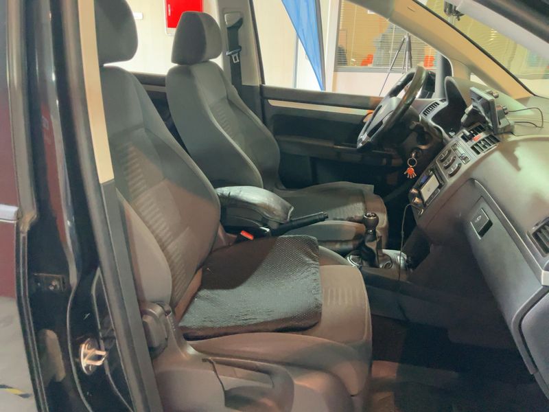 Volkswagen Touran 2.0 TDI Highline 2010 – снимка 11