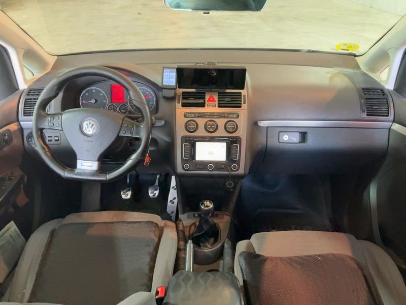 Volkswagen Touran 2.0 TDI Highline 2010 – снимка 12