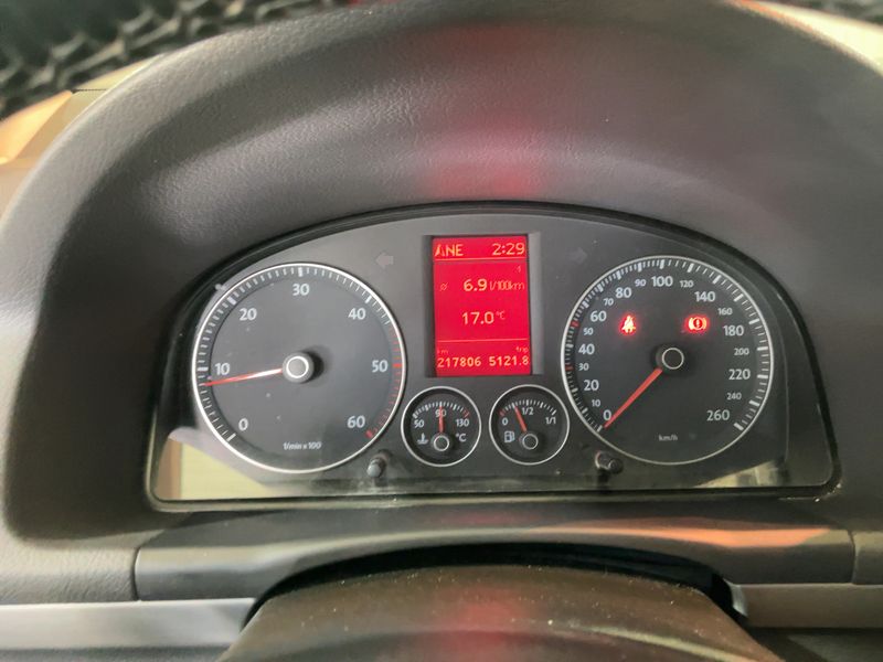 Volkswagen Touran 2.0 TDI Highline 2010 – снимка 13
