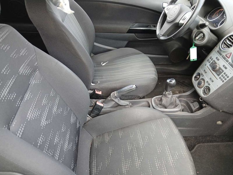 Opel Corsa 1.3 CDTI Edition 2012 – снимка 10