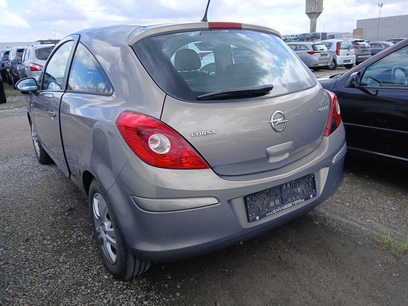 Opel Corsa 1.3 CDTI Edition 2012 – снимка 3