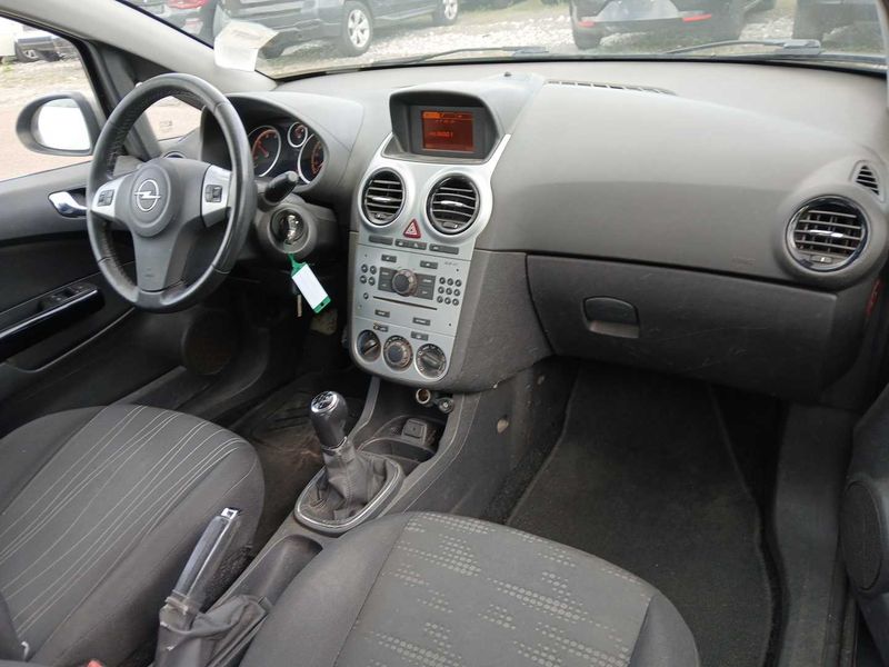 Opel Corsa 1.3 CDTI Edition 2012 – снимка 11