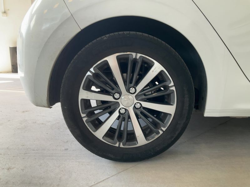 Peugeot 208 1.6 Blue-HDi Allure 2015 – снимка 9