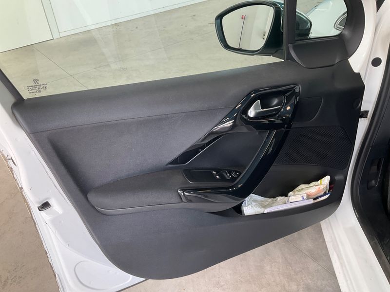 Peugeot 208 1.6 Blue-HDi Allure 2015 – снимка 23