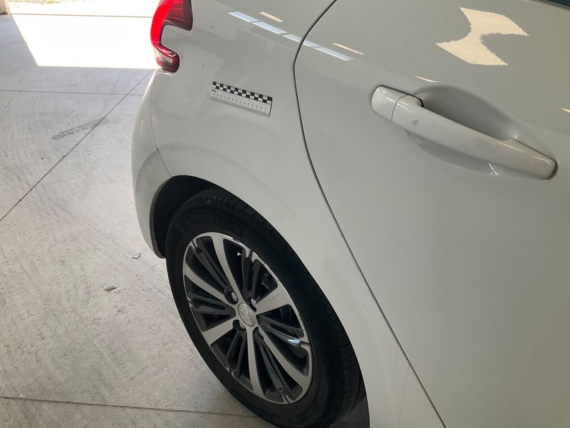 Peugeot 208 1.6 Blue-HDi Allure 2015 – снимка 21