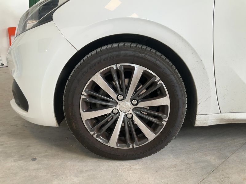 Peugeot 208 1.6 Blue-HDi Allure 2015 – снимка 3