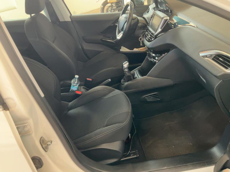 Peugeot 208 1.6 Blue-HDi Allure 2015 – снимка 16