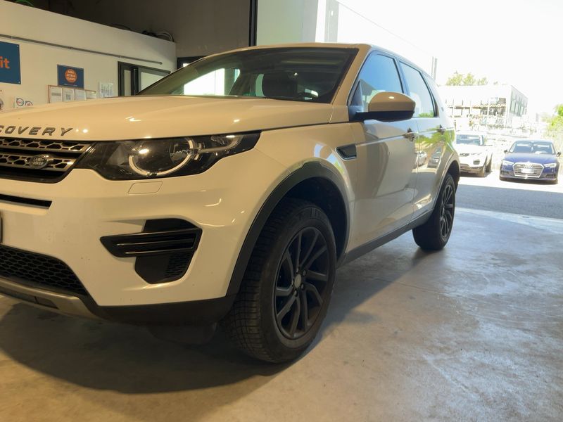 Land Rover Discovery Sport 2.0 Td4 SE AWD 2017 – снимка 2