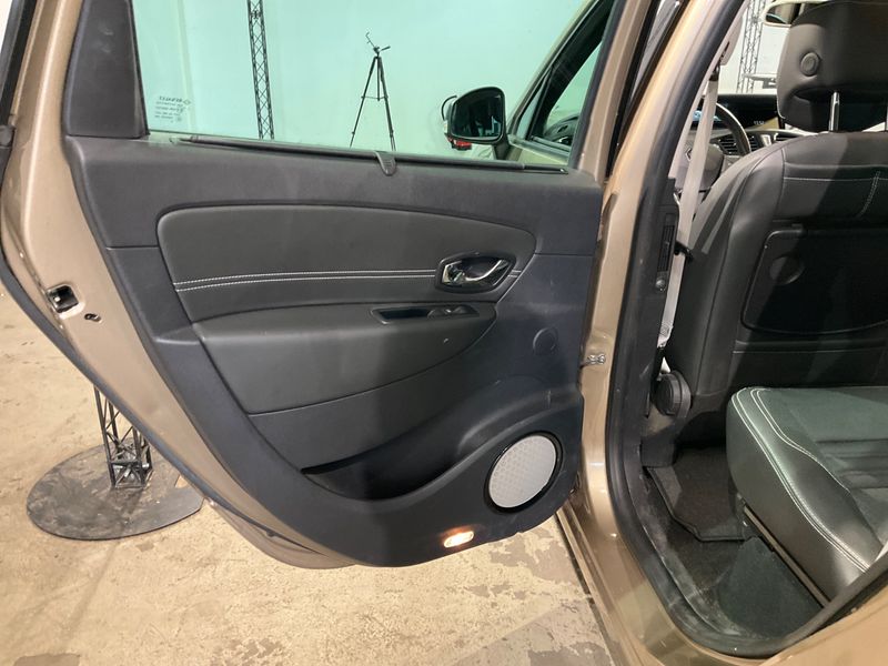 Renault Scenic 1.2 BOSE Edition 2015 – снимка 30