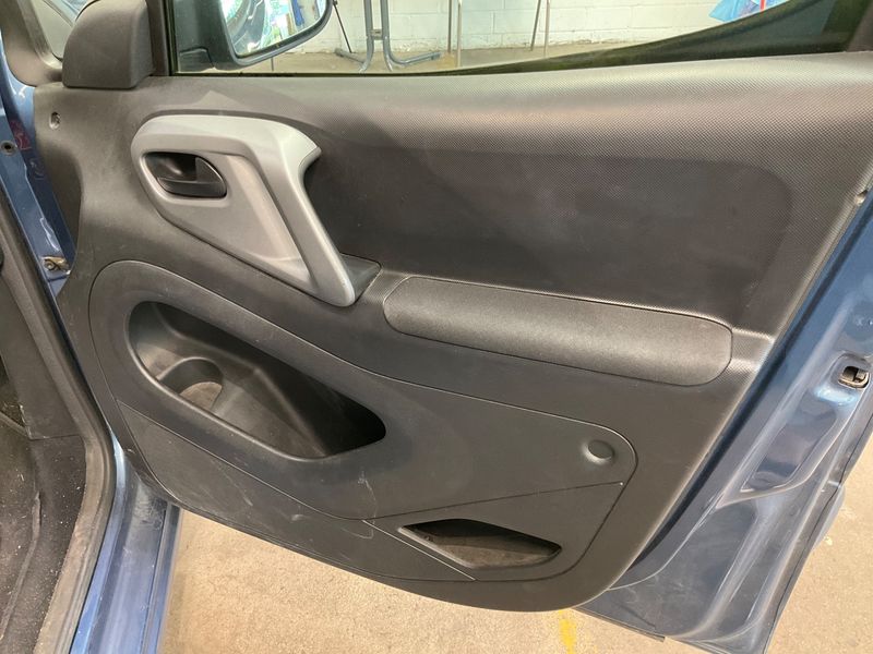 Citroen Berlingo 1.2 PureTech Selection 2017 – снимка 27