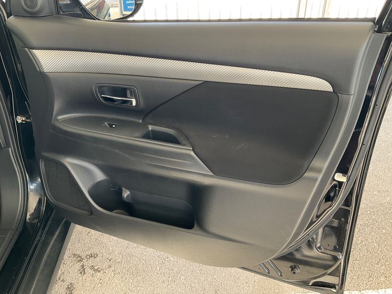 Mitsubishi Outlander 2.0 MIVEC Motion 2WD 2017 – снимка 26