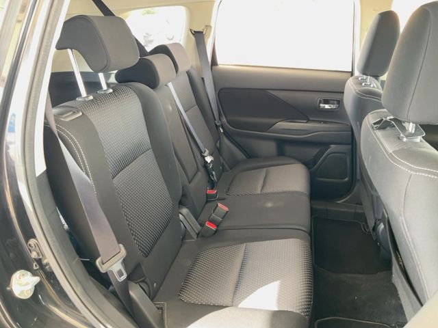 Mitsubishi Outlander 2.0 MIVEC Motion 2WD 2017 – снимка 19
