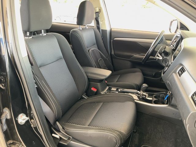 Mitsubishi Outlander 2.0 MIVEC Motion 2WD 2017 – снимка 16