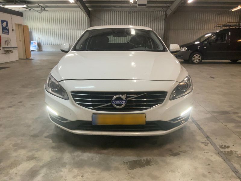 Volvo V60 2.4 D6 Plug-in Hybrid Summum AWD 2013 – снимка 14