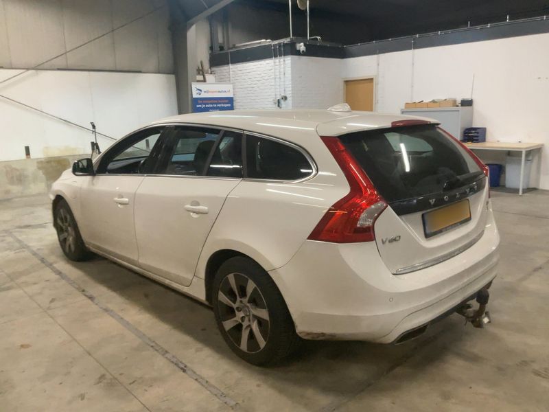 Volvo V60 2.4 D6 Plug-in Hybrid Summum AWD 2013 – снимка 6