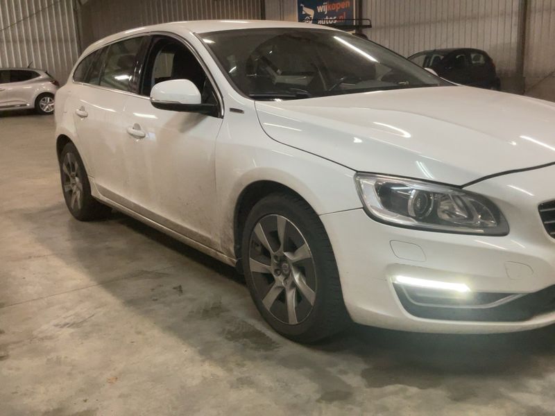 Volvo V60 2.4 D6 Plug-in Hybrid Summum AWD 2013 – снимка 12