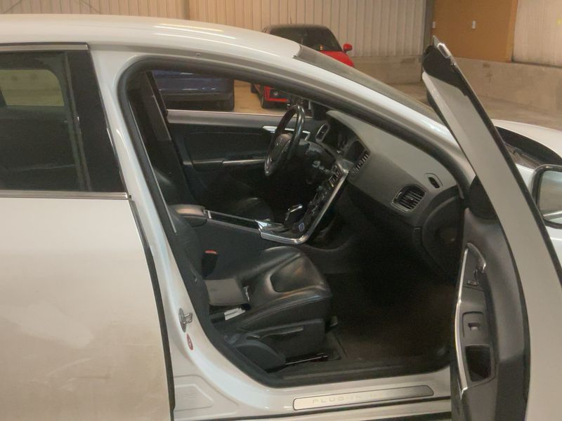 Volvo V60 2.4 D6 Plug-in Hybrid Summum AWD 2013 – снимка 16