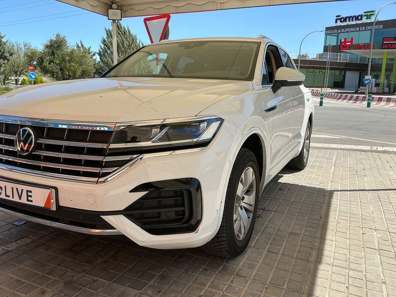 Volkswagen Touareg 3.0 V6 TDI Premium Atmosphere 4Motion 2022 – снимка 2