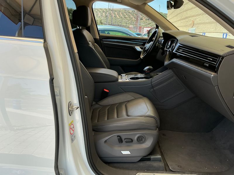Volkswagen Touareg 3.0 V6 TDI Premium Atmosphere 4Motion 2022 – снимка 16
