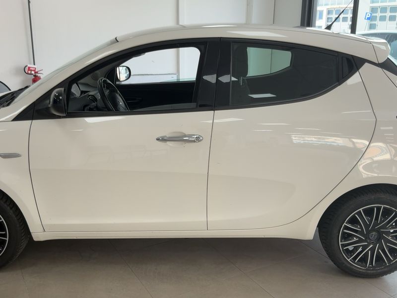 Lancia Ypsilon 1.2 Gold 2019 – снимка 4